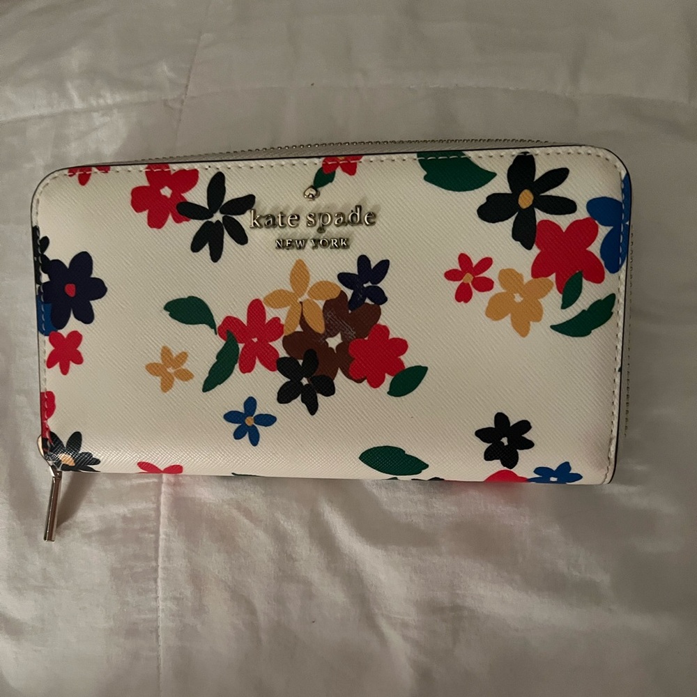 🌸 Spade New York Wallet: GUC